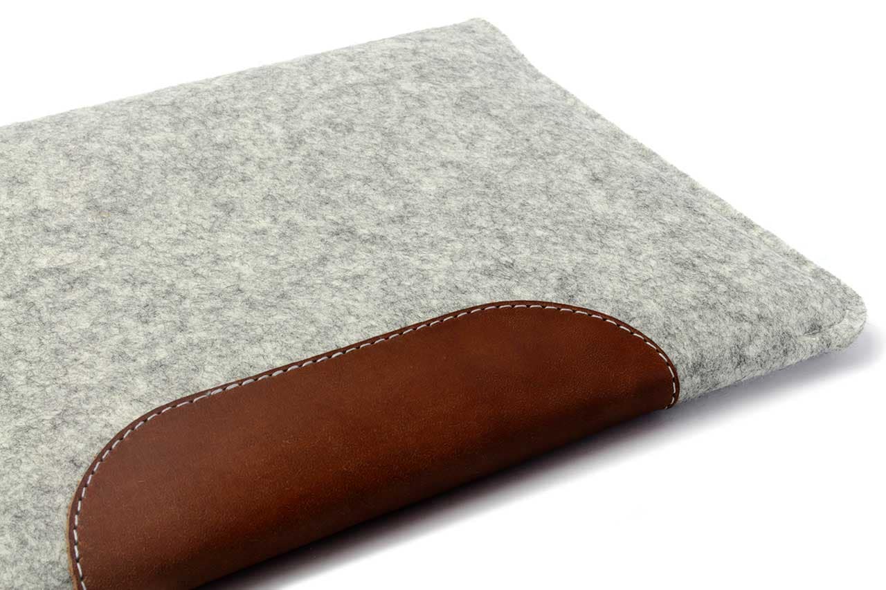 MacBook Pro / MacBook Air Hülle HAMPSHIRE aus Wollfilz und Leder-Pack & Smooch