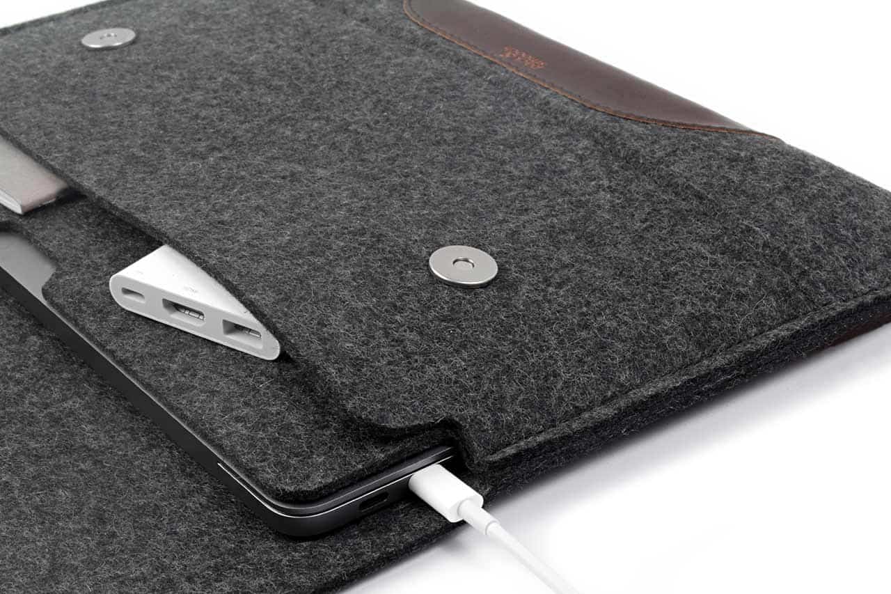 MacBook Pro / MacBook Air Hülle HAMPSHIRE aus Wollfilz und Leder-Pack & Smooch