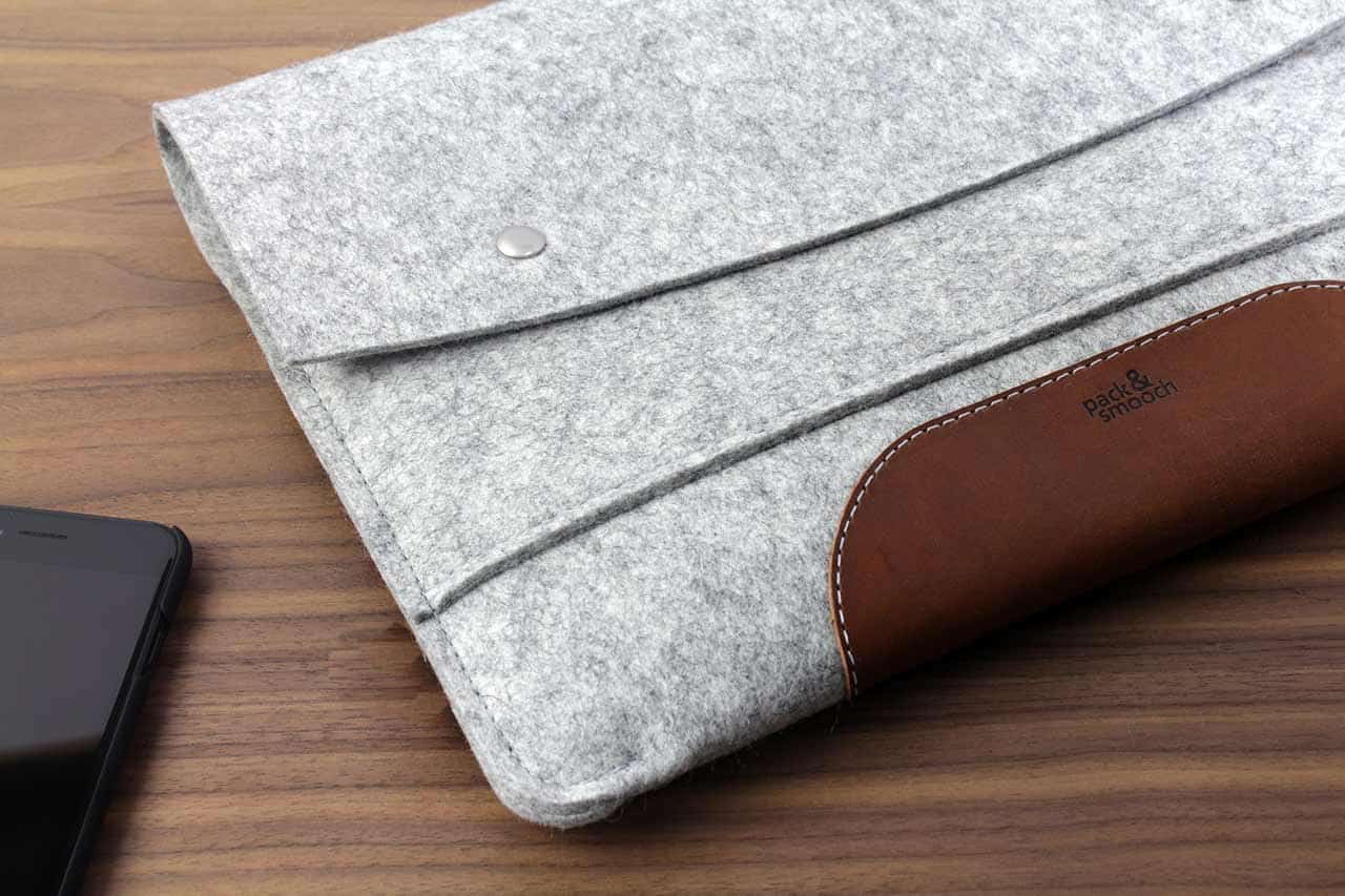 MacBook Pro / MacBook Air Hülle HAMPSHIRE aus Wollfilz und Leder-Pack & Smooch