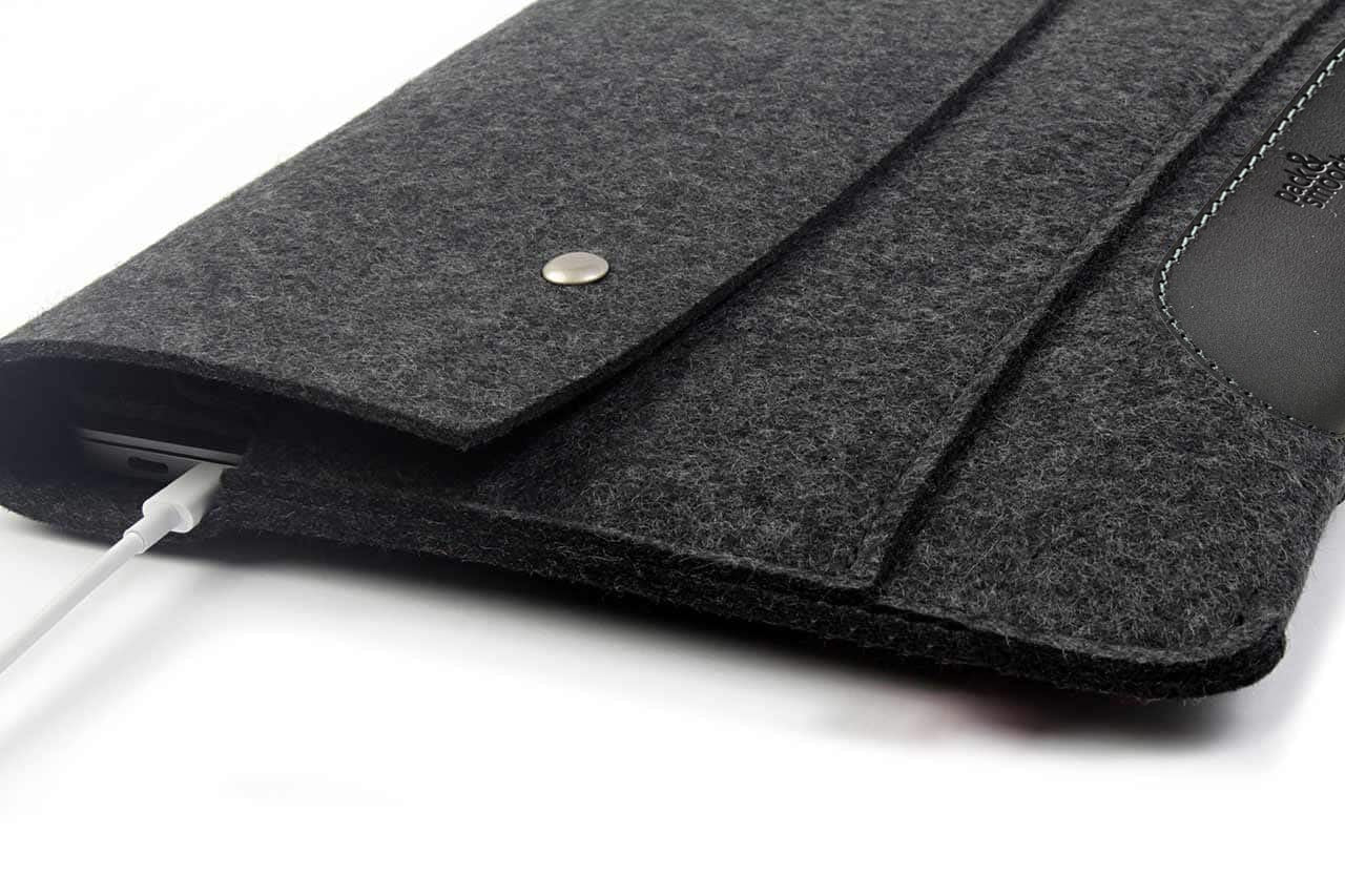 MacBook Pro / MacBook Air Hülle HAMPSHIRE aus Wollfilz und Leder-Pack & Smooch
