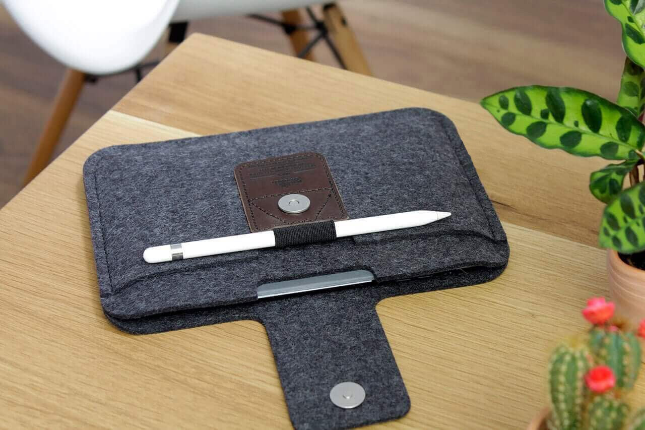 iPad mini Hülle LLEYN aus Wollfilz-Pack & Smooch