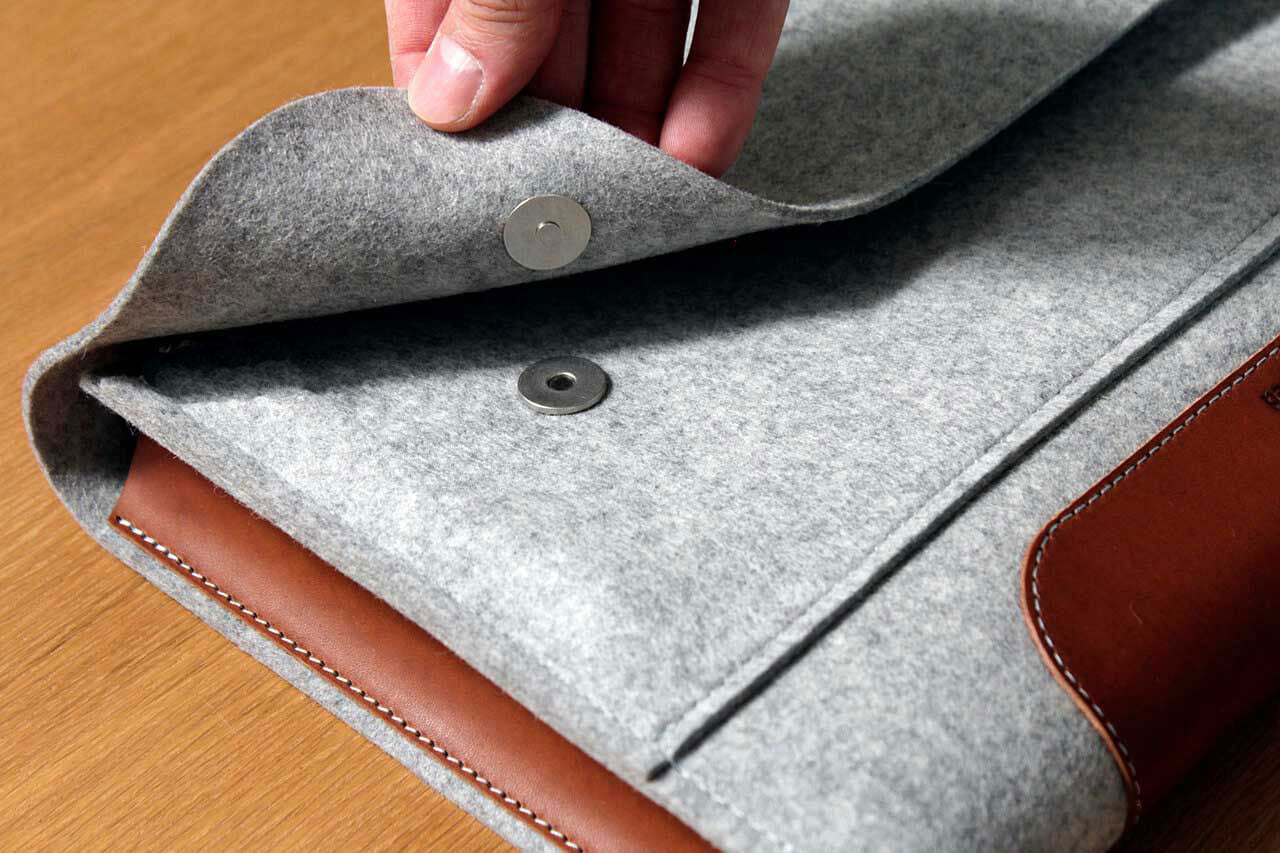 MacBook / Laptop / iPad Tasche CORRIEDALE aus Wollfilz und Leder-Pack & Smooch