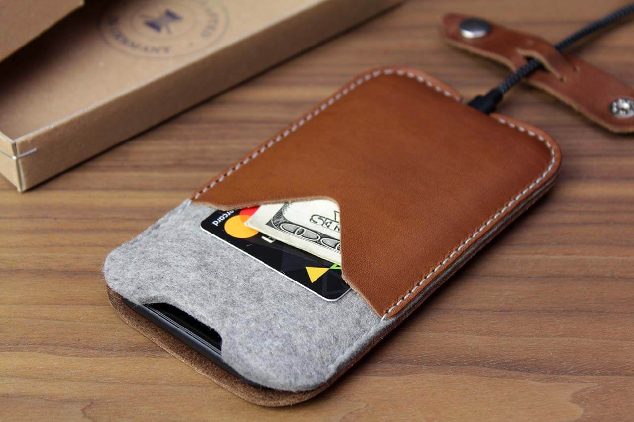 iPhone Hülle KIRKBY aus Leder und Wollfilz-Pack & Smooch