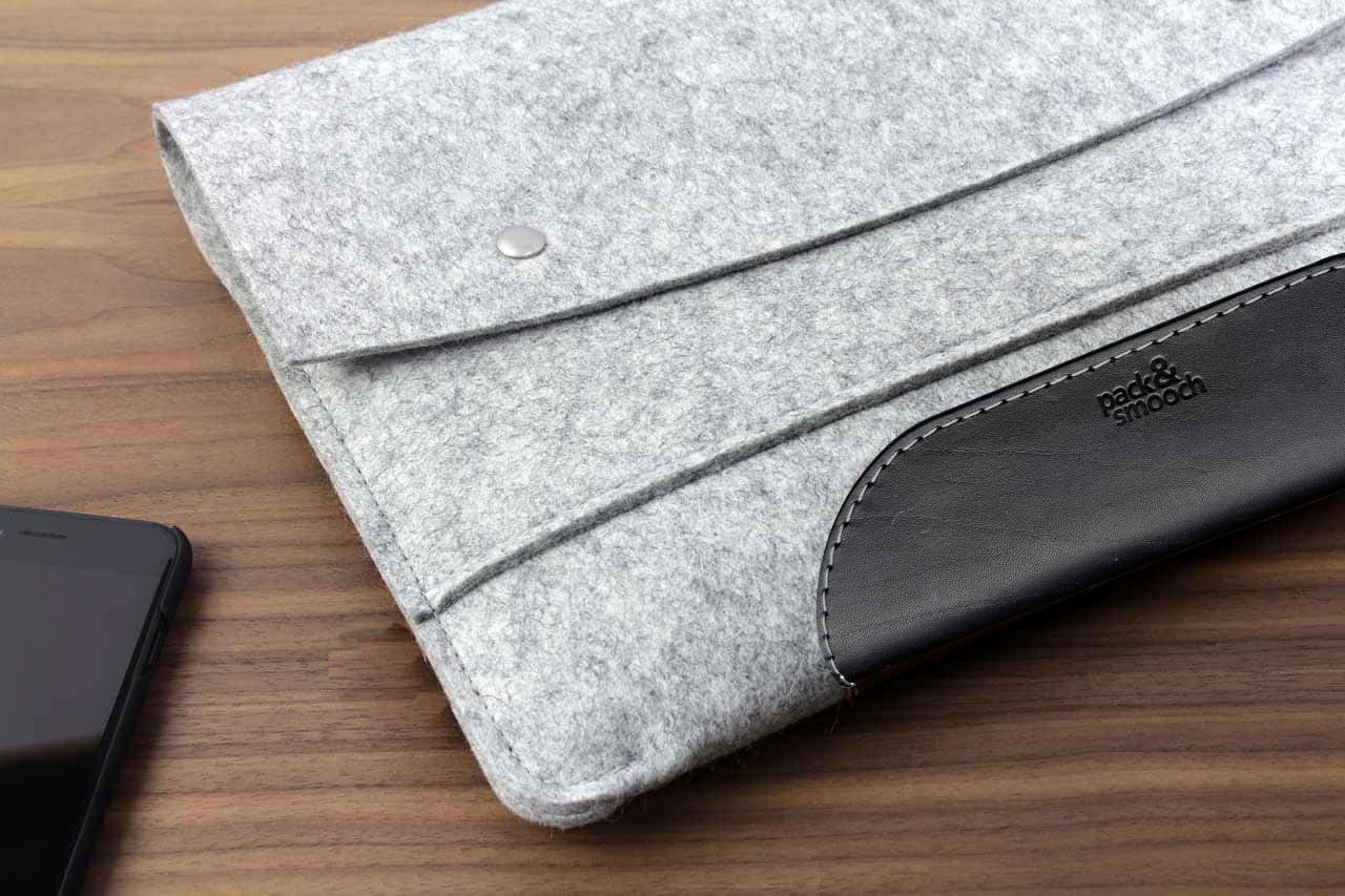 MacBook Pro / MacBook Air Hülle HAMPSHIRE aus Wollfilz und Leder-Pack & Smooch