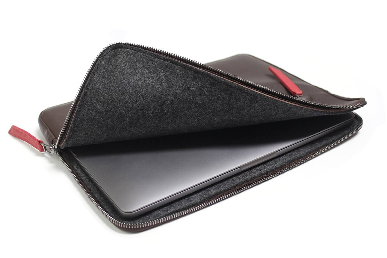 MacBook Pro / MacBook Air Hülle ANGUS aus Leder-Pack & Smooch