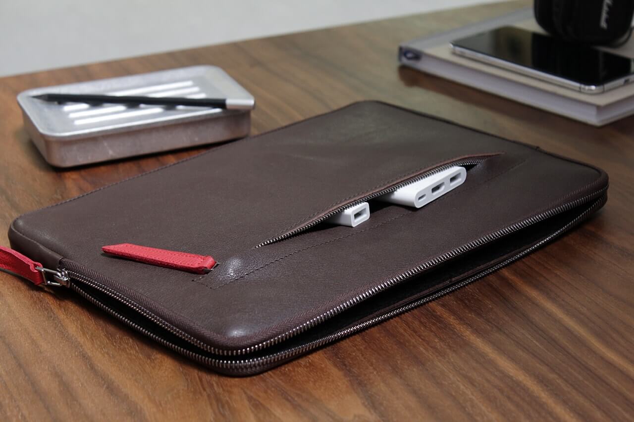 MacBook Pro / MacBook Air Hülle ANGUS aus Leder-Pack & Smooch