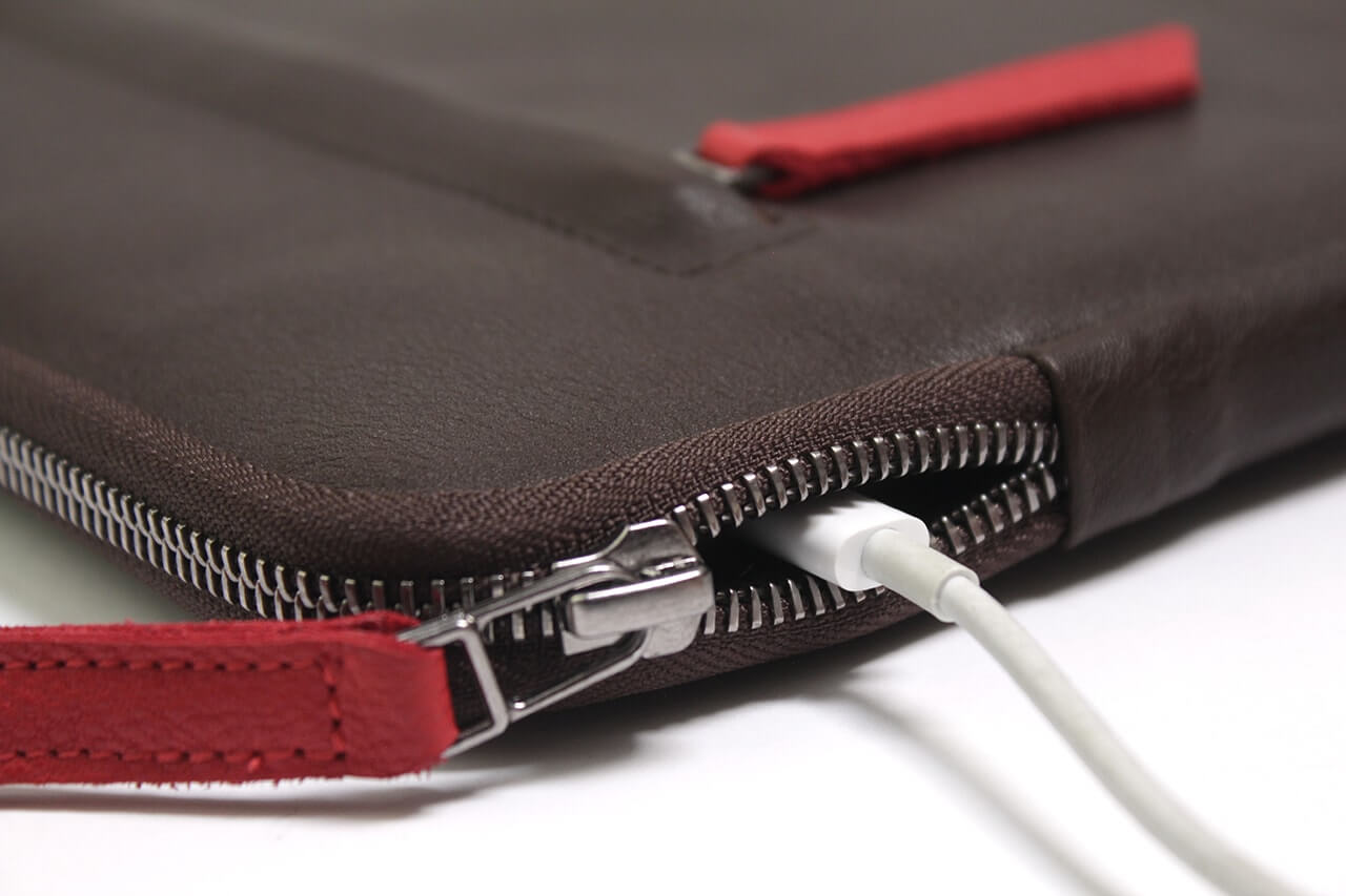 MacBook Pro / MacBook Air Hülle ANGUS aus Leder-Pack & Smooch