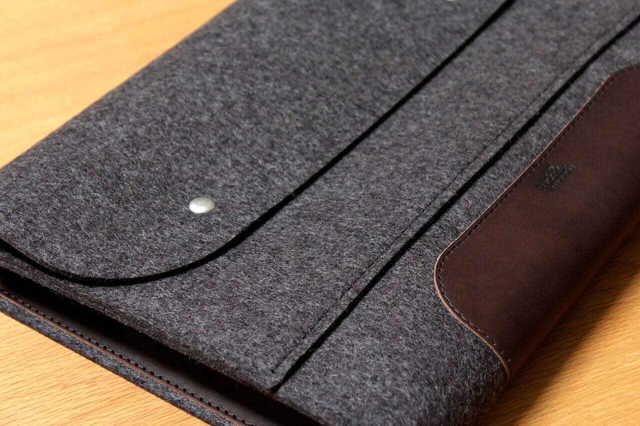 MacBook / Laptop / iPad Tasche CORRIEDALE aus Wollfilz und Leder-Pack & Smooch