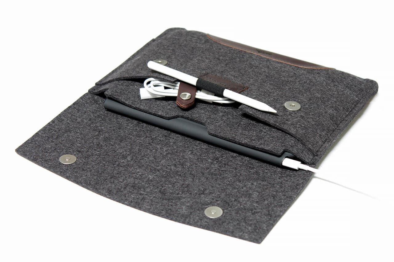 iPad Pro / iPad Air sleeve HAMPSHIRE made of wool felt and leather